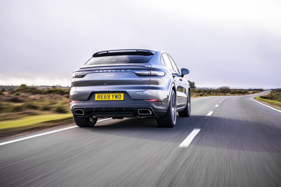  Porsche Cayenne E-Hybrid Coupe 2019 года  (UK) (фото 20 из 33)